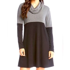 Karen Kane - M - color block - soft knit - long sleeve